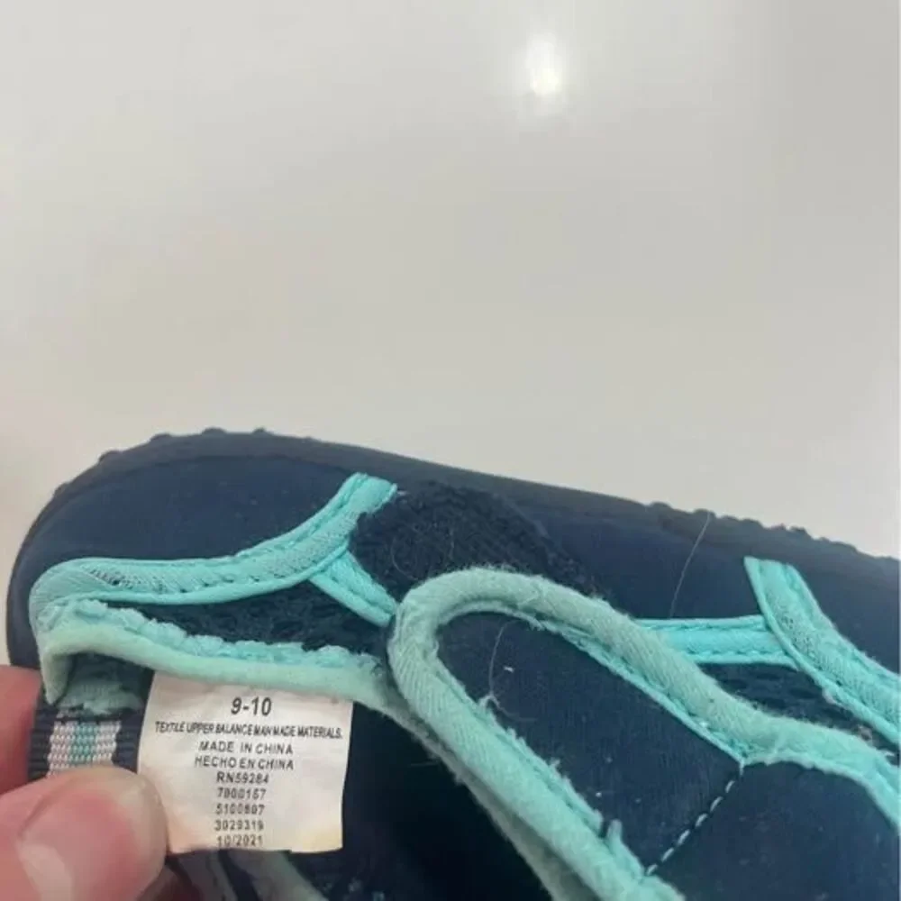 Youth 9-10 Toddlers water shoes  Childern’s place baby blue on dark blue